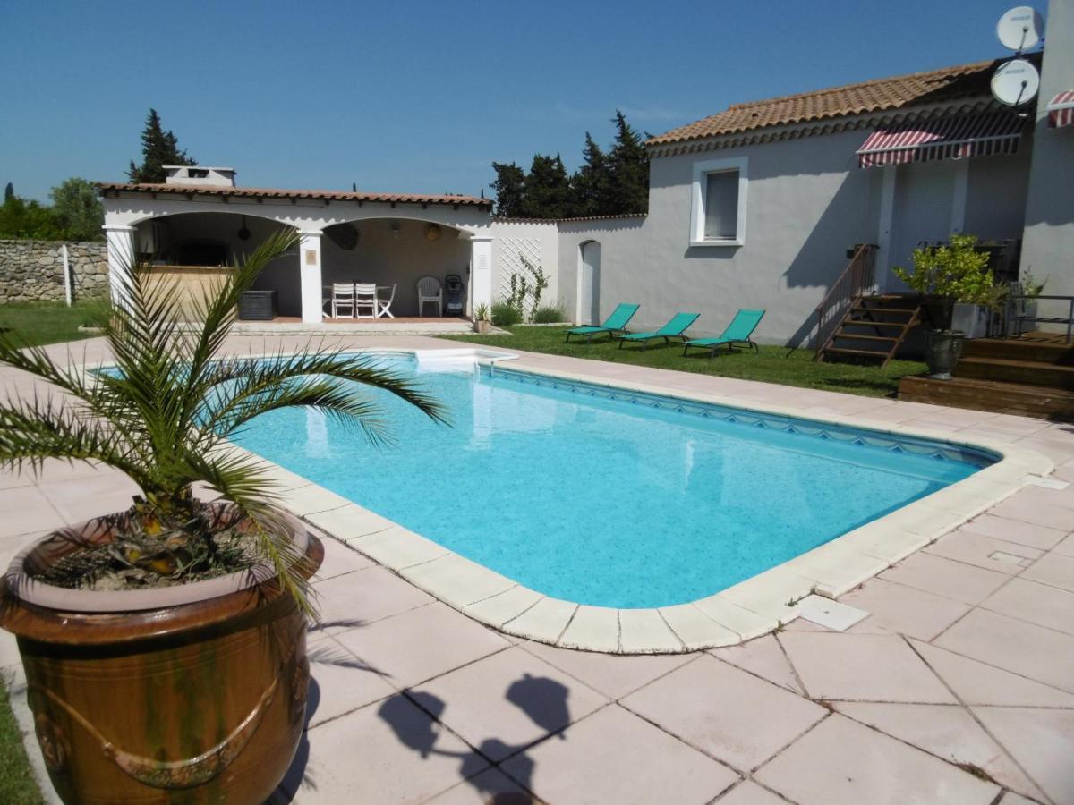 Les Chambres D'Hotes D'Eloise, Piscine Privee Aramon Exterior foto