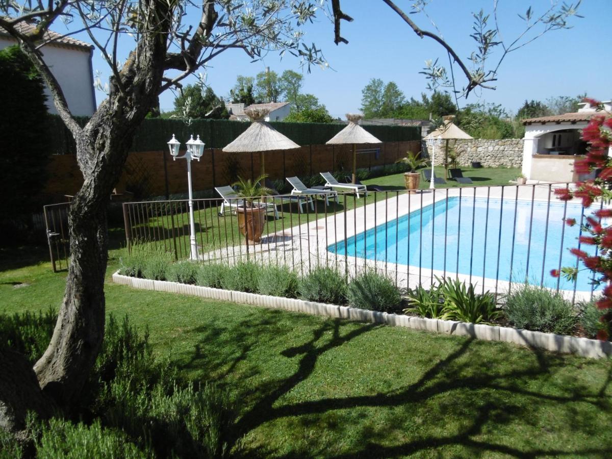 Les Chambres D'Hotes D'Eloise, Piscine Privee Aramon Exterior foto