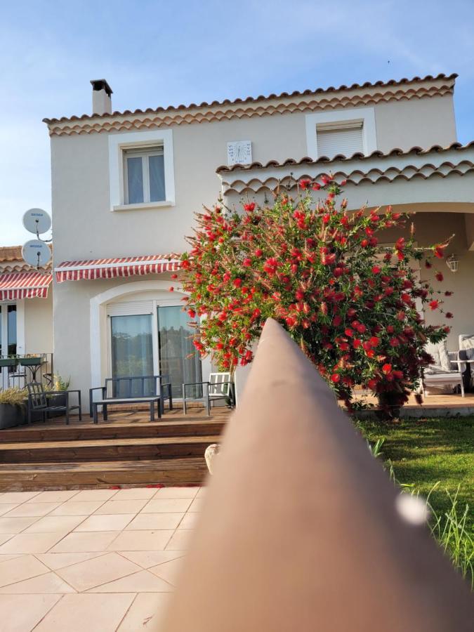 Les Chambres D'Hotes D'Eloise, Piscine Privee Aramon Exterior foto