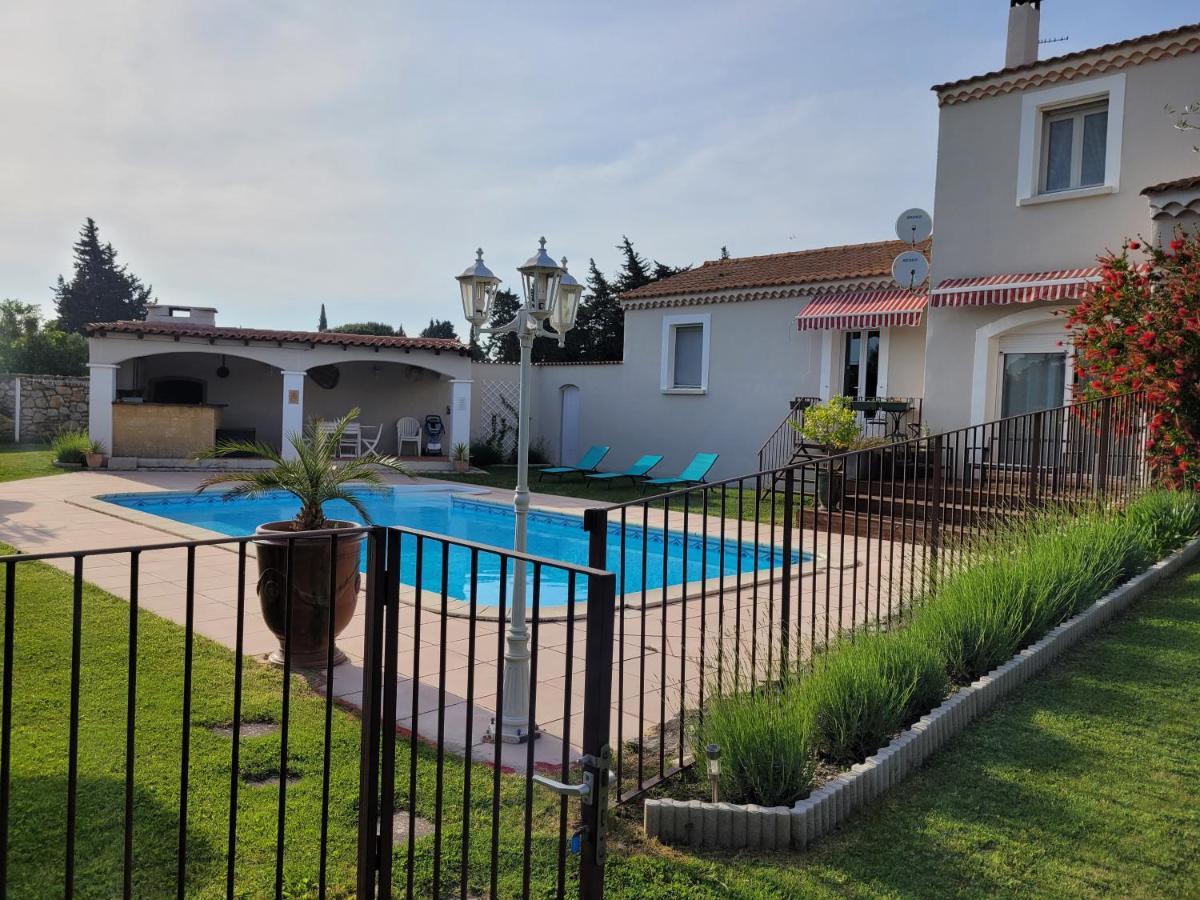 Les Chambres D'Hotes D'Eloise, Piscine Privee Aramon Exterior foto