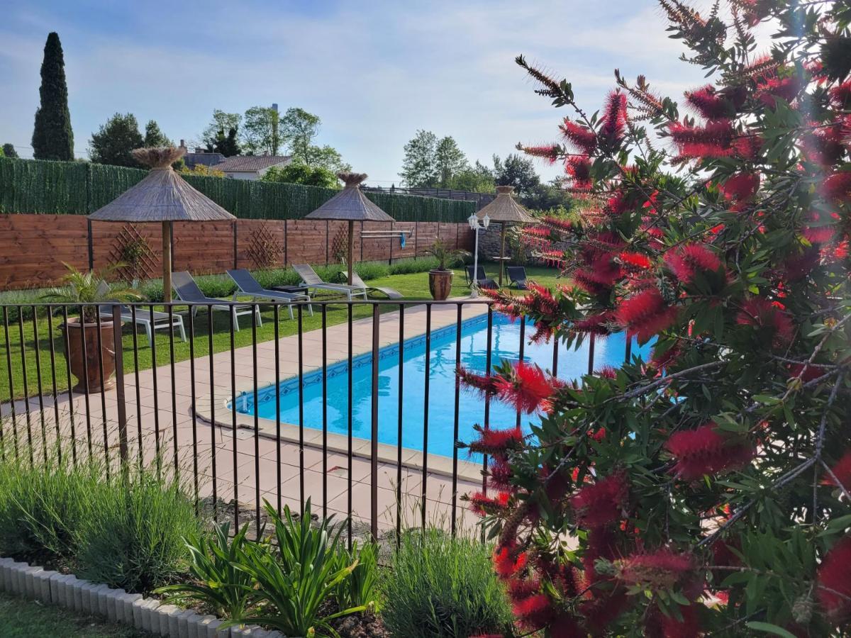 Les Chambres D'Hotes D'Eloise, Piscine Privee Aramon Exterior foto