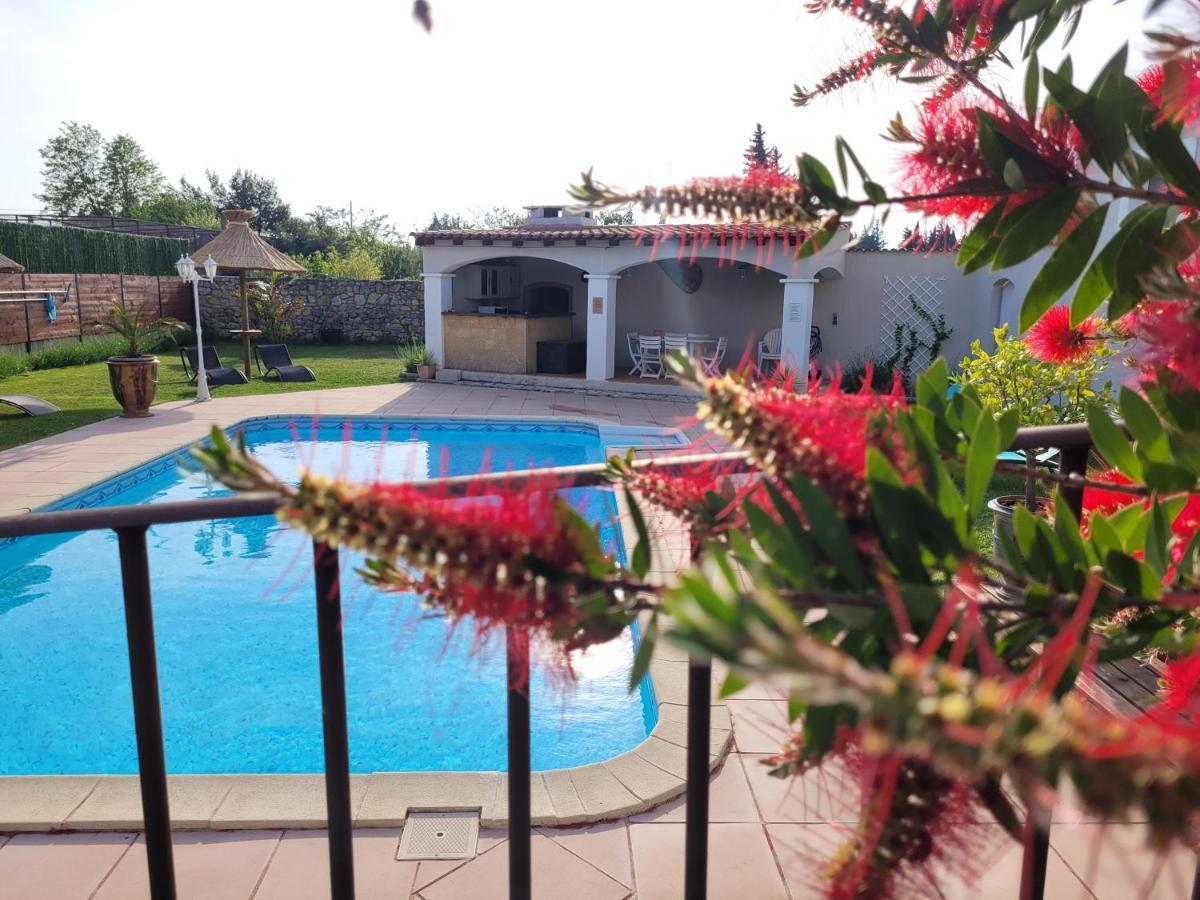 Les Chambres D'Hotes D'Eloise, Piscine Privee Aramon Exterior foto